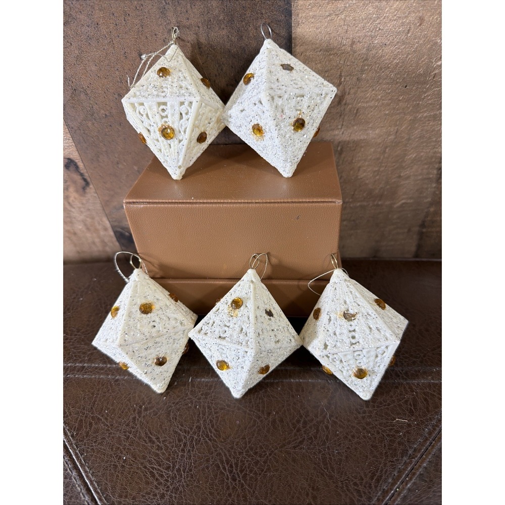 Vintage Sparkly Coated White 5 Ornaments 1970s With Amber Jewels Geometric‎